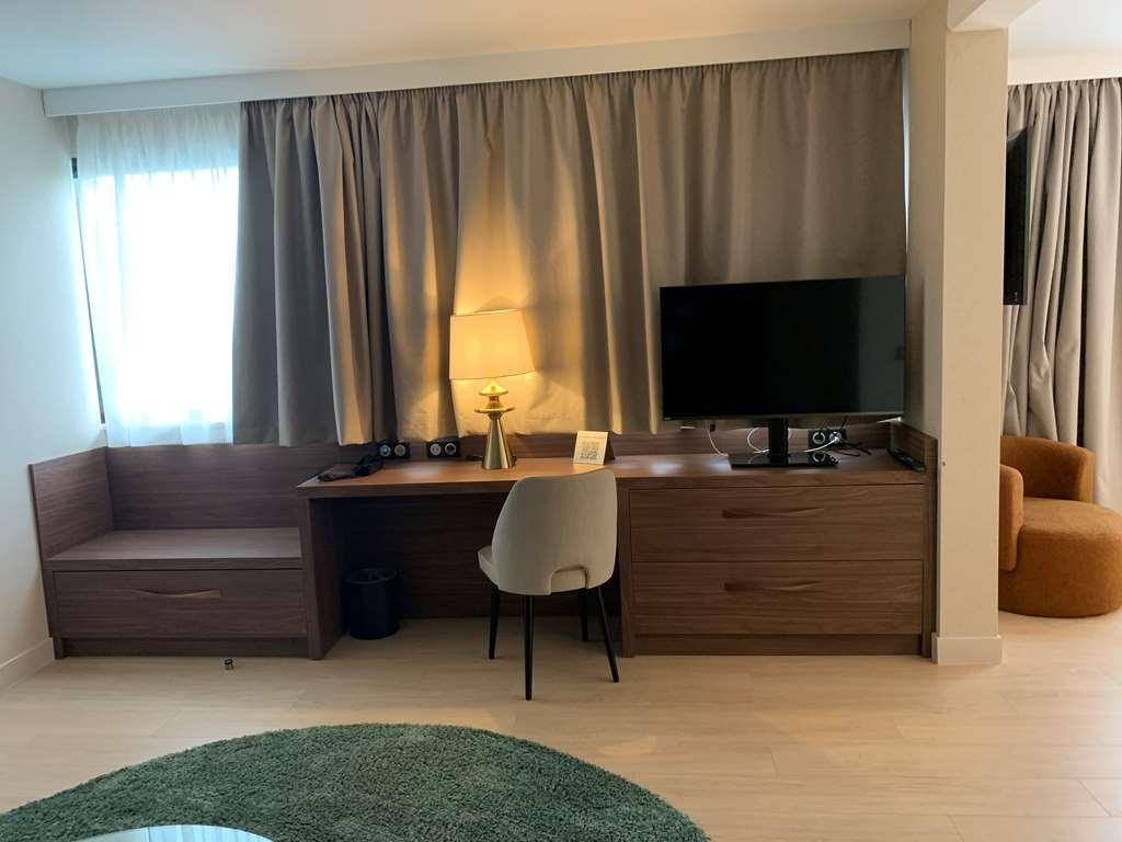 シトテル ホテル レストラン メス テクノポル 部屋 写真